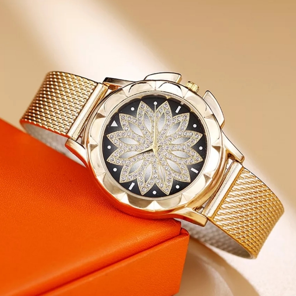 Luxury Quartz Bracelet Stainless Steel Dial Watch For Women.  GOLD